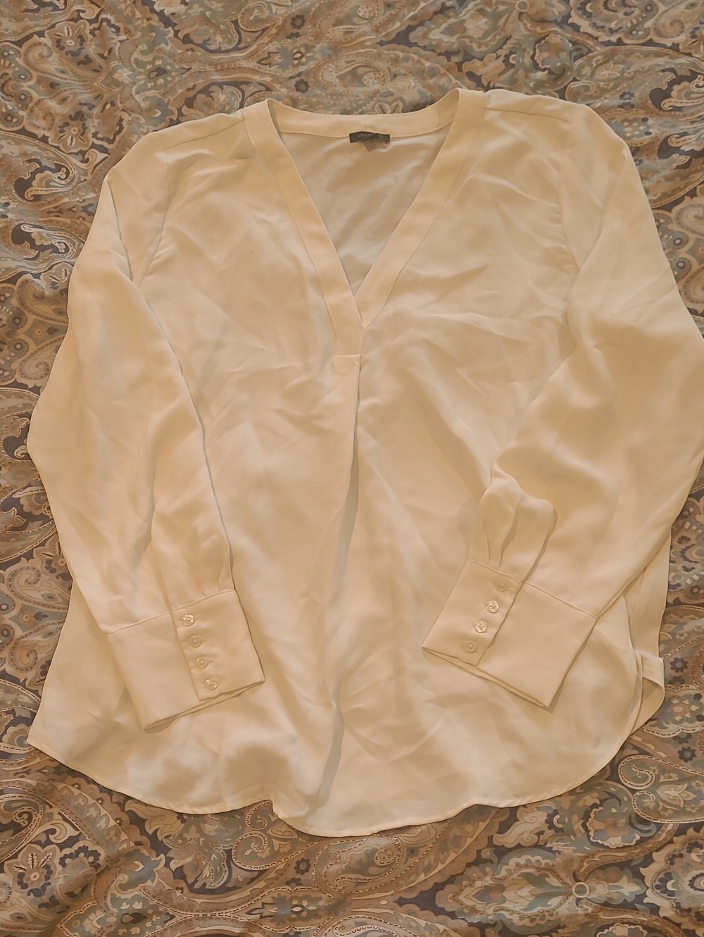 Ann Taylor Cream V-Neck Long Sleeve Blouse